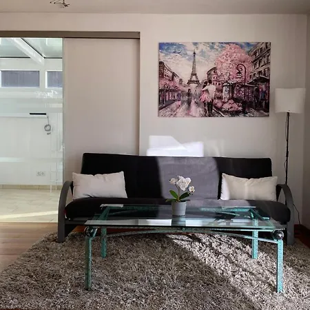 Luxus-ferienhaus: Geräumige Mit Balkon Und Garten Nahe Regensburg