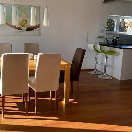 アパート Luxus Im Eigenen Ferienhaus, 120 Qm, Naehe Regensburg Mit Balkon, Terrasse & Garten, Gute Zuganbindung Laber