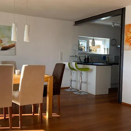 Apartment Luxus-ferienhaus: Geräumige Mit Balkon Und Garten Nahe Regensburg Laaber