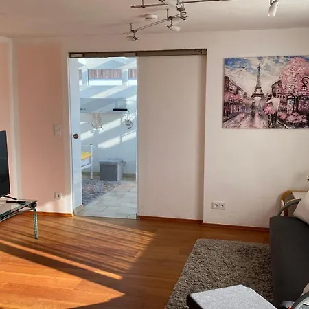 アパート Luxus Im Eigenen Ferienhaus, 120 Qm, Naehe Regensburg Mit Balkon, Terrasse & Garten, Gute Zuganbindung Laber