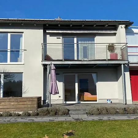 アパート Luxus Im Eigenen Ferienhaus, 120 Qm, Naehe Regensburg Mit Balkon, Terrasse & Garten, Gute Zuganbindung Laber