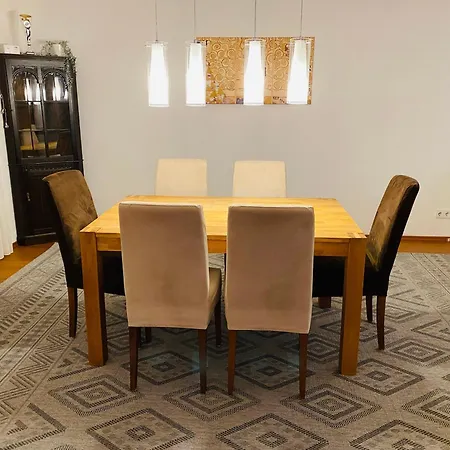 Luxus-ferienhaus: Geräumige Mit Balkon Und Garten Nahe Regensburg Apartment *