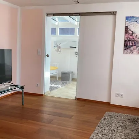 Luxus-ferienhaus: Geräumige Mit Balkon Und Garten Nahe Regensburg Apartment