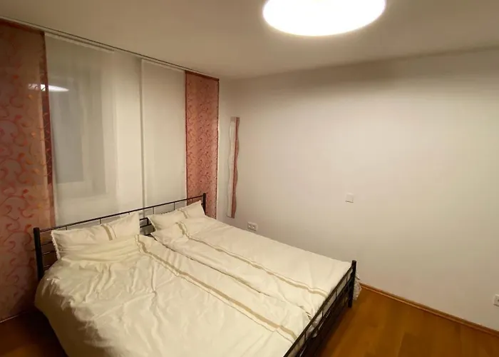 Luxus Im Eigenen Ferienhaus, 120 Qm, Naehe Regensburg Mit Balkon, Terrasse & Garten, Gute Zuganbindung Laber