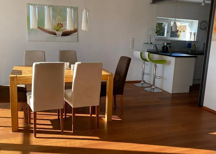 アパート Luxus Im Eigenen Ferienhaus, 120 Qm, Naehe Regensburg Mit Balkon, Terrasse & Garten, Gute Zuganbindung Laber