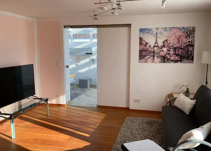 アパート Luxus Im Eigenen Ferienhaus, 120 Qm, Naehe Regensburg Mit Balkon, Terrasse & Garten, Gute Zuganbindung Laber