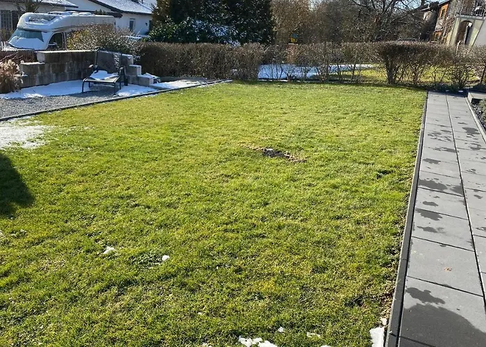 アパート Luxus Im Eigenen Ferienhaus, 120 Qm, Naehe Regensburg Mit Balkon, Terrasse & Garten, Gute Zuganbindung *