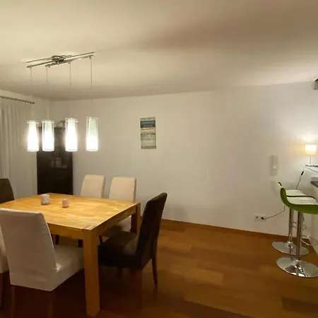 Apartment Luxus Im Eigenen Ferienhaus, 120 Qm, Naehe Regensburg Mit Balkon, Terrasse & Garten, Gute Zuganbindung *